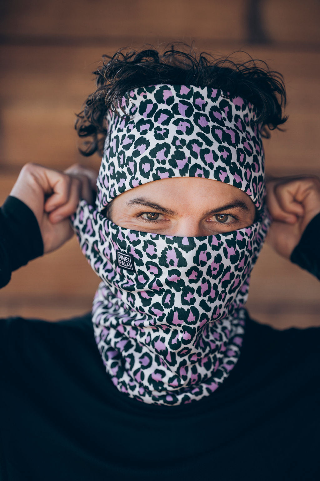 TOUR DE COU TECHNIQUE WILD VANILLE – Porté / ambiance (JPG)