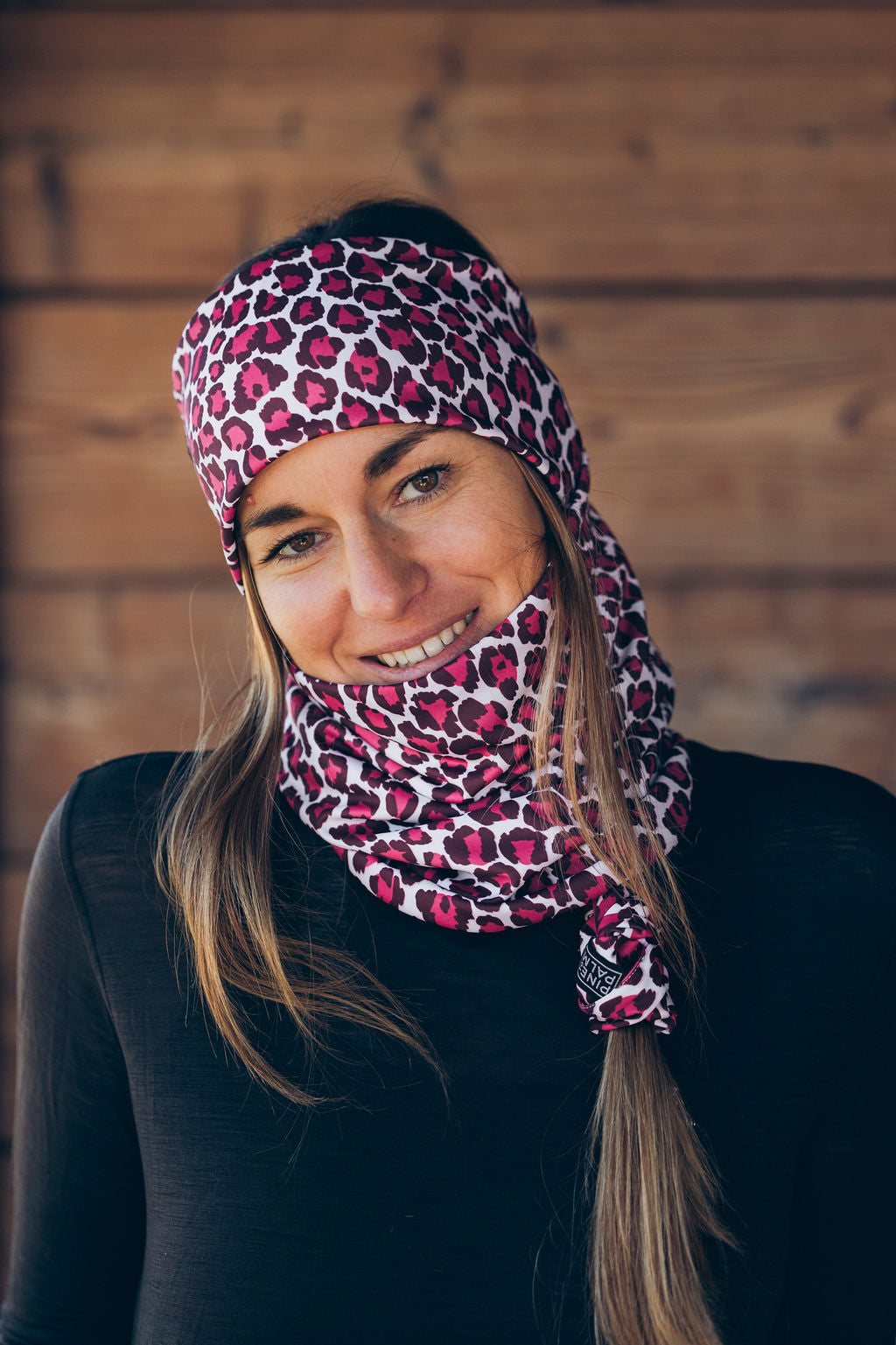 BANDEAU TECHNIQUE WILD FUSCHIA – Porté / ambiance (JPG)