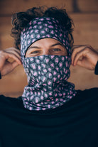 TOUR DE COU TECHNIQUE WILD BLEU – Porté / ambiance (JPG)