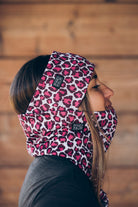 TOUR DE COU TECHNIQUE WILD FUSCHIA – Porté / ambiance (JPG)