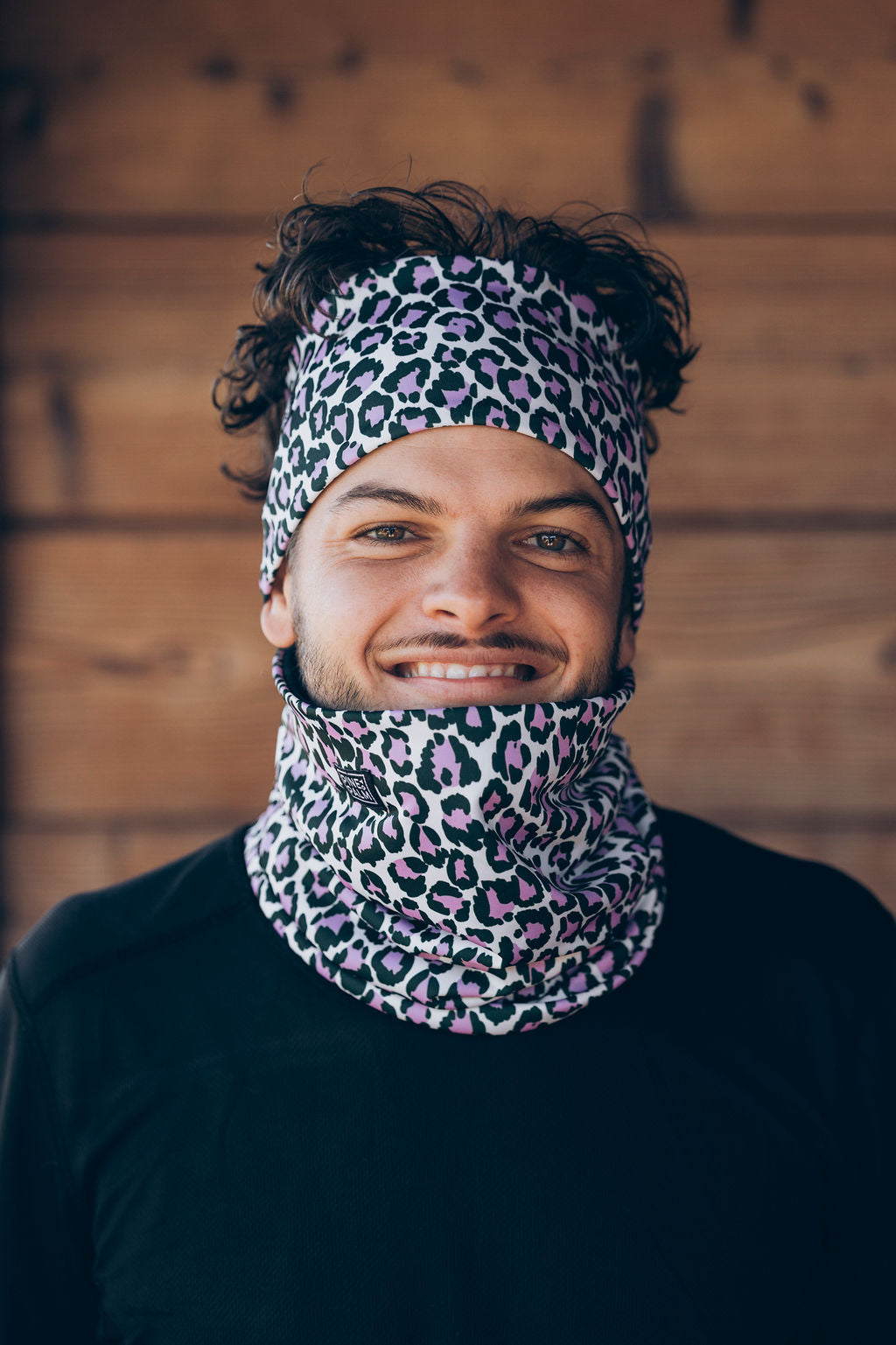 TOUR DE COU TECHNIQUE WILD VANILLE – Porté / ambiance (JPG)